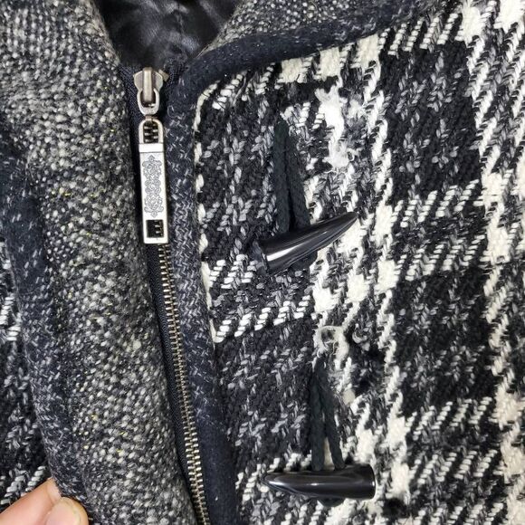 BKE Women’s Black White Plaid Toggle Vest Wool Blend Size L Sleeveless Winter La - Picture 3 of 7